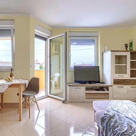 Apartment Canary By Interhome Liznjan