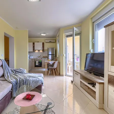 Canary By Interhome